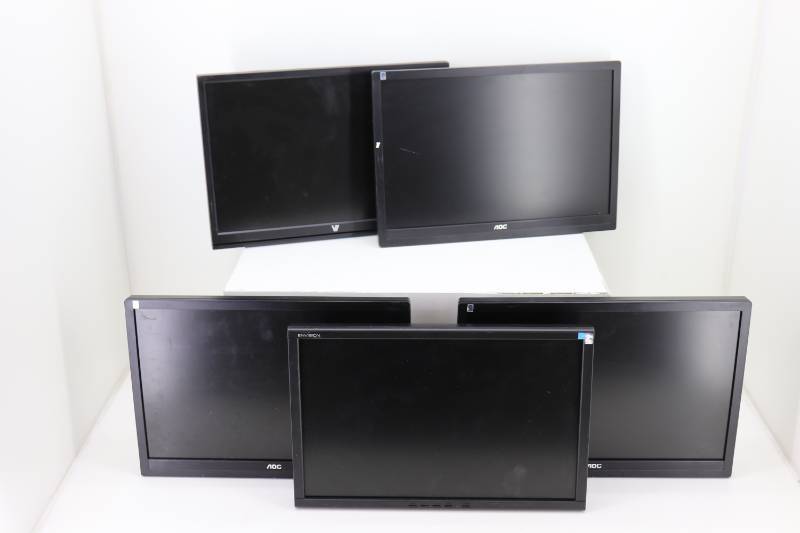 lot 15 image: 5 VGADVI Monitors. No Stands