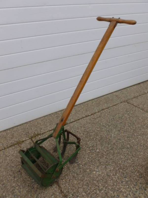 lot 3 image: Vintage Cultivator