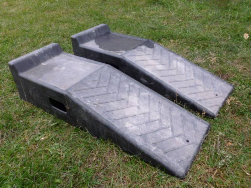 lot 4 image: Rhino Ramps