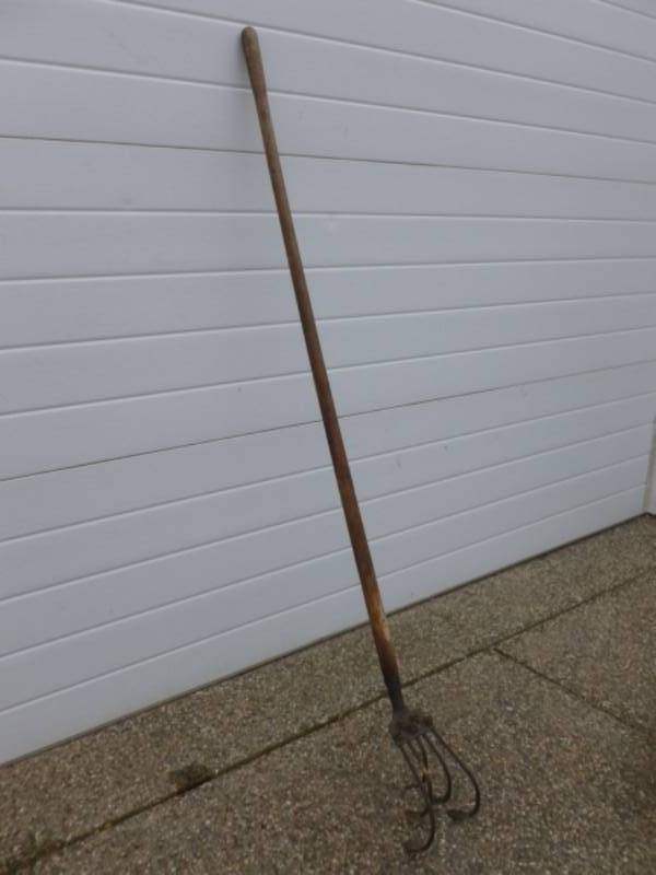 lot 5 image: Vintage Cultivator