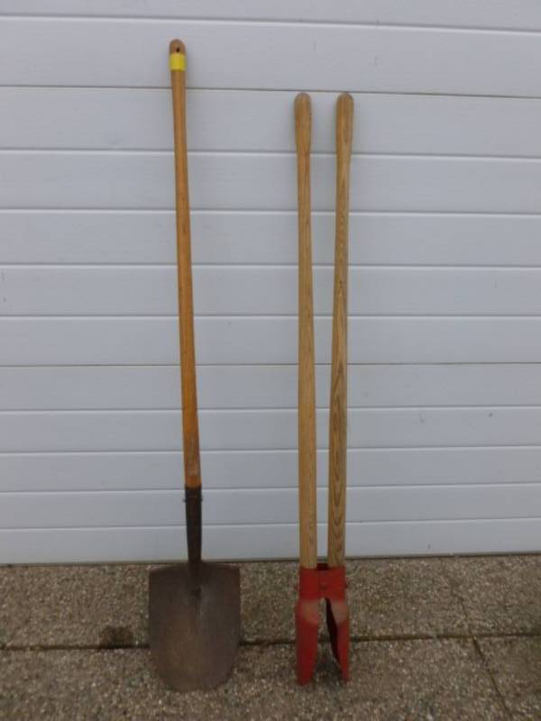 lot 6 image: Post Hole Digger