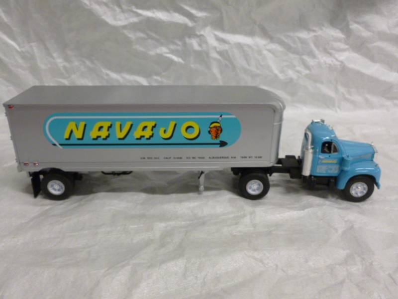 lot 9 image: Die Cast Metal Truck