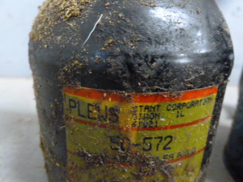 lot 17 image: Vintage Oiler Cans