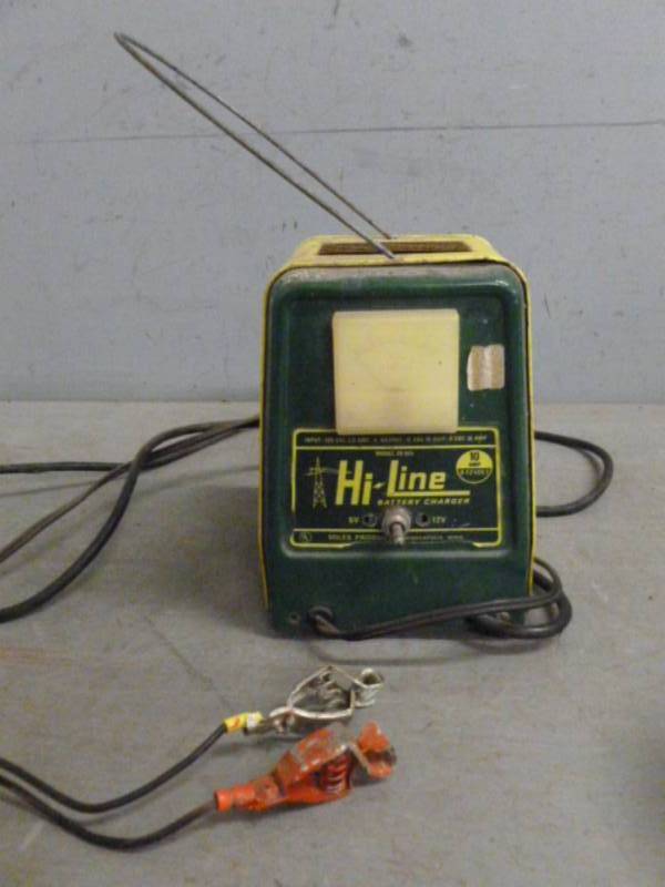 lot 19 image: Battery Charger