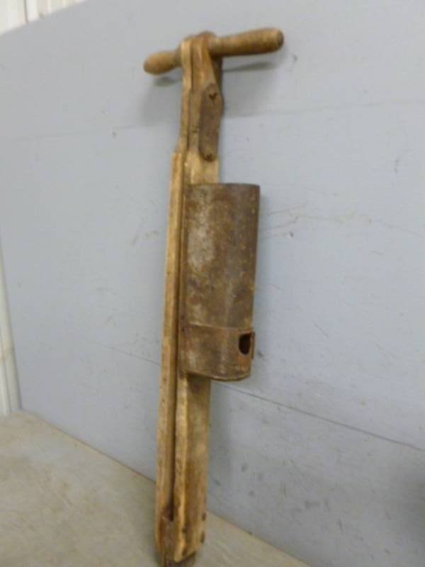 lot 22 image: Antique Planter