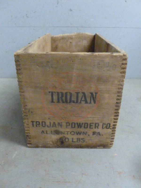 lot 26 image: Vintage Wooden Box