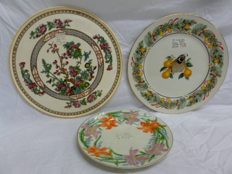 lot 48 image: Lenox Plate