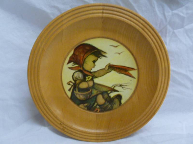 lot 61 image: Vintage Hummel Themed