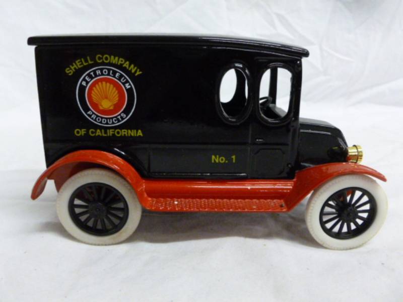lot 76 image: Collectible