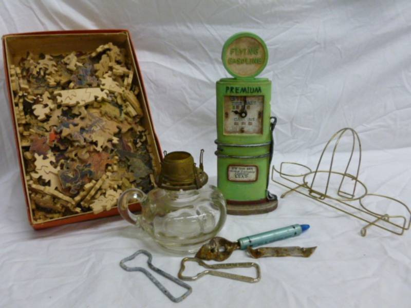 lot 85 image: Vintage Items
