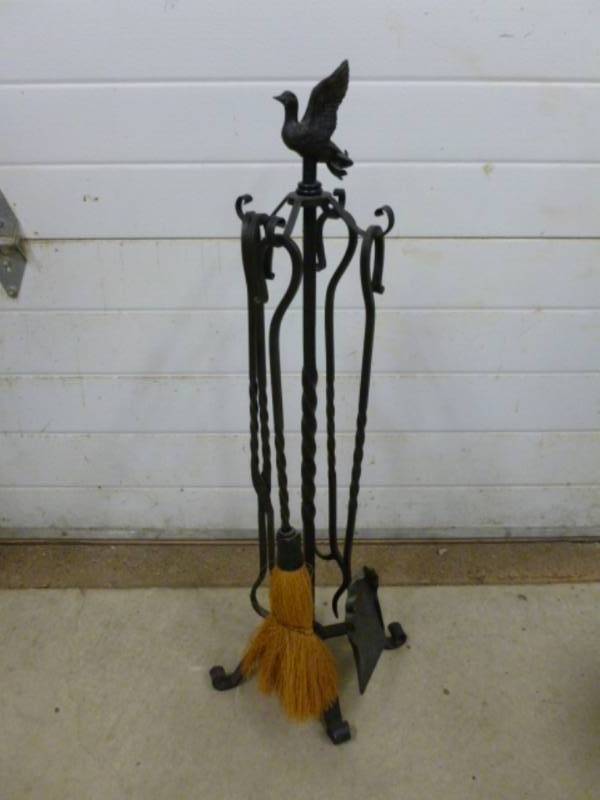 lot 89 image: Fireplace Set