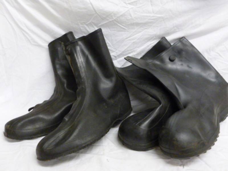 lot 100 image: Chore Boots