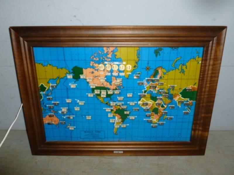 lot 101 image: Vintage Clock