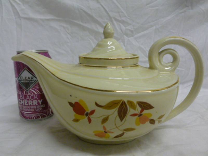 lot 104 image: Vintage Halls Jewel T
