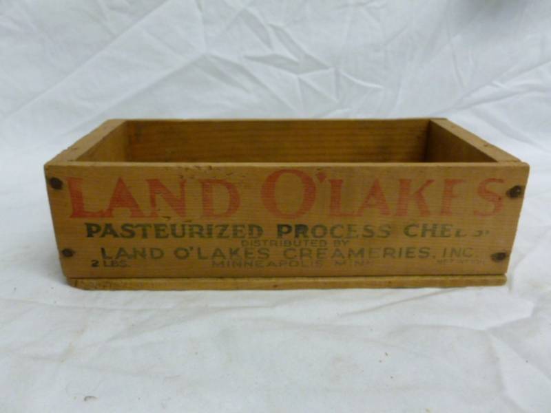 lot 109 image: Vintage Cheese Box