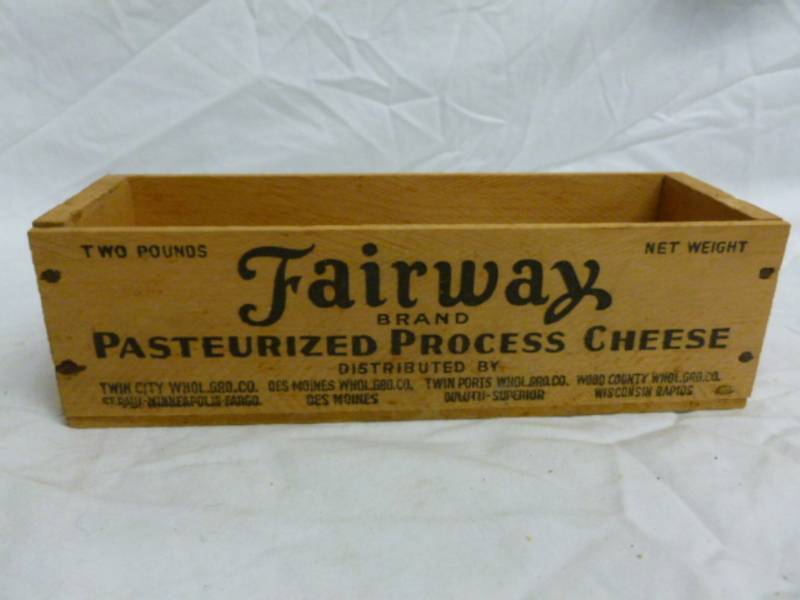 lot 110 image: Vintage Cheese Box