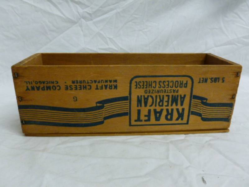 lot 111 image: Vintage Cheese Box
