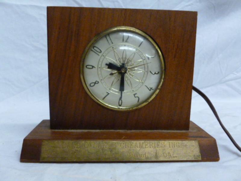 lot 116 image: Vintage Clock