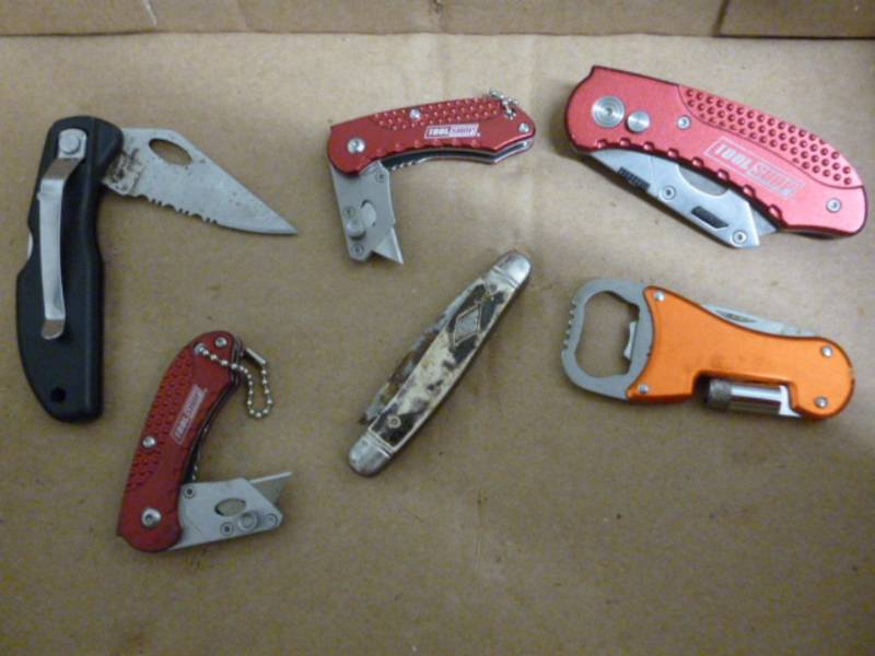 lot 126 image: Pocket Knives