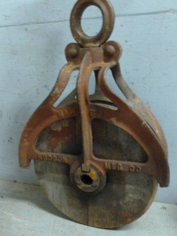lot 152 image: Vintage Barn Pulley