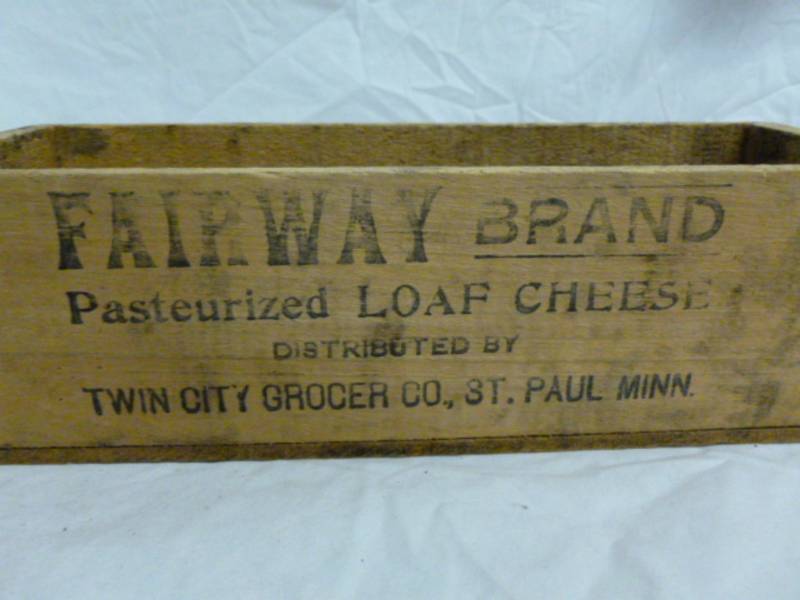 lot 158 image: Vintage Cheese Box