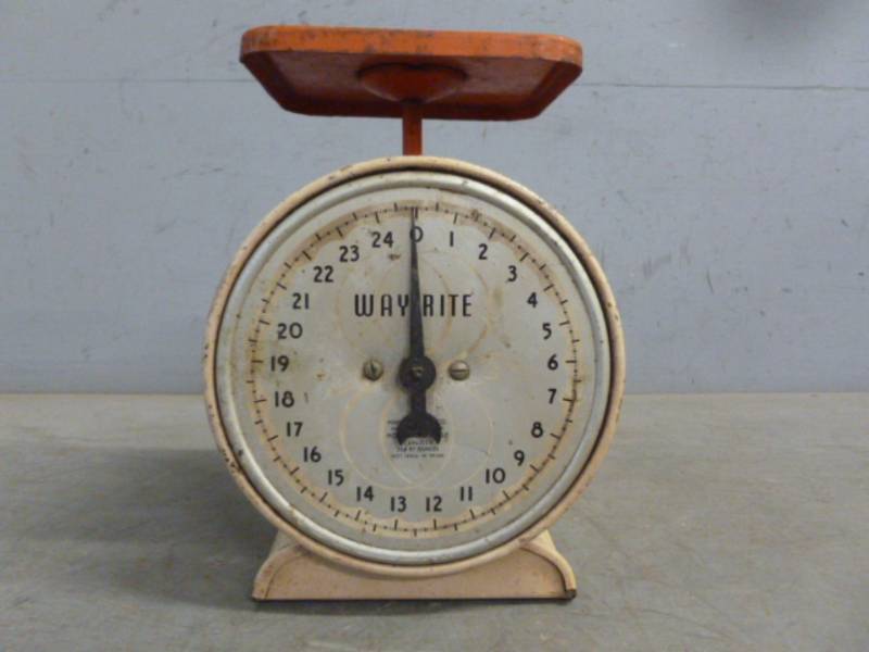lot 162 image: Vintage Scale