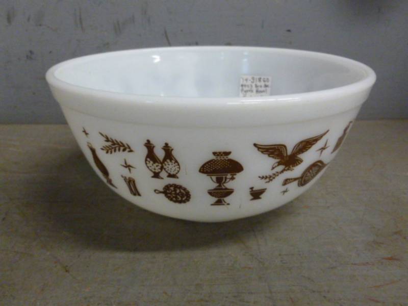 lot 181 image: Vintage Pyrex