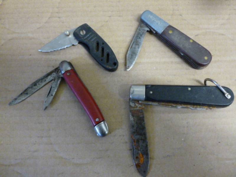 lot 203 image: Pocket Knives