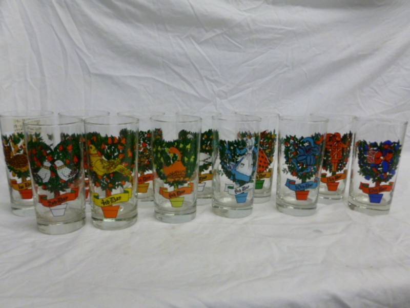 lot 218 image: Vintage Glass Set