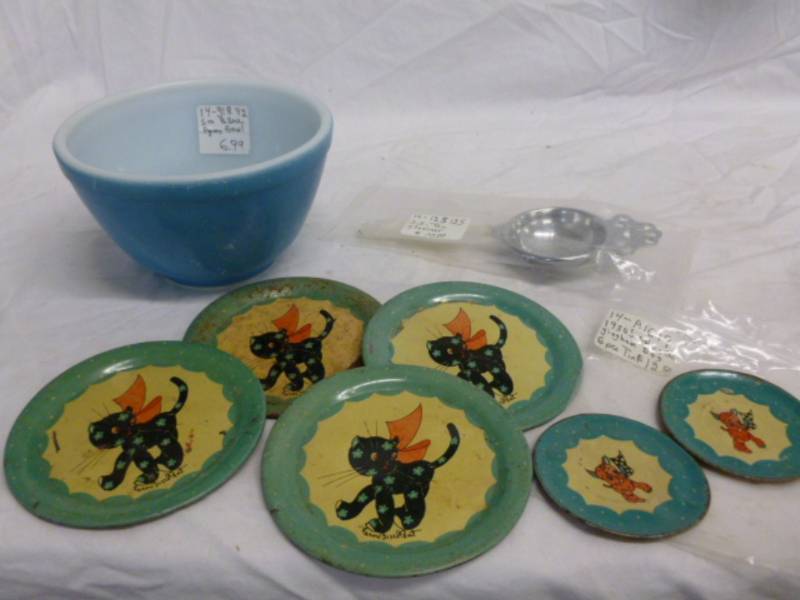 lot 219 image: Vintage Pyrex Bowl
