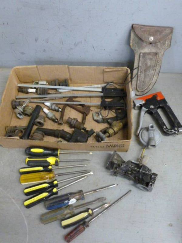 lot 225 image: Tools