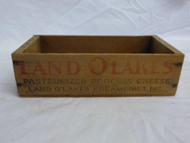 lot 240 image: Vintage Cheese Box