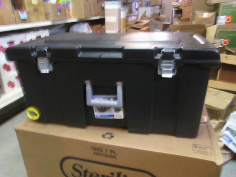 lot 20 image: Sterilite Foot Locker  F-3...