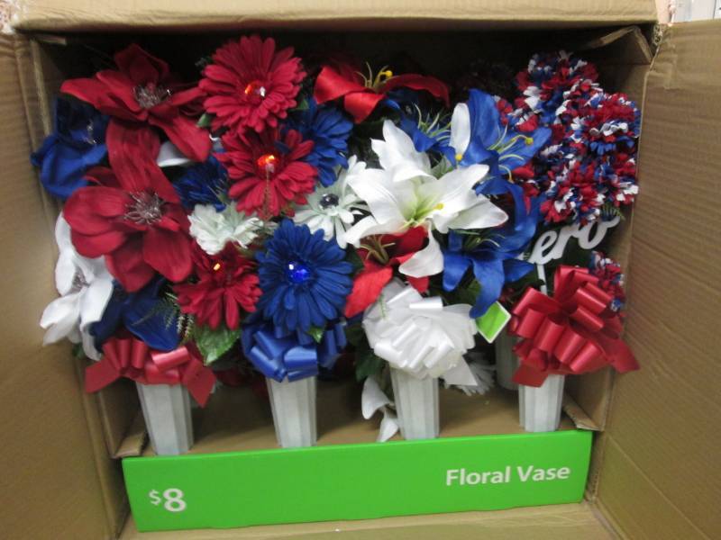 lot 76 image: Case of 8 Patriotic Fake Floral Vas...
