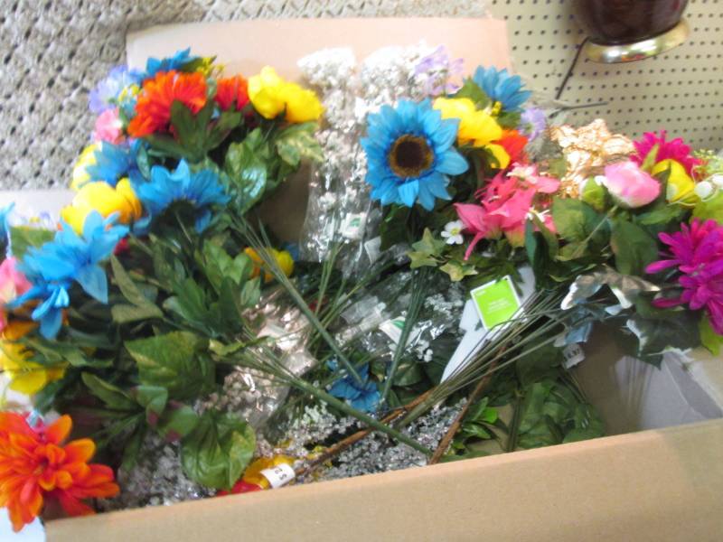 lot 79 image: Box Full of Assorted Fake Flowers  ...