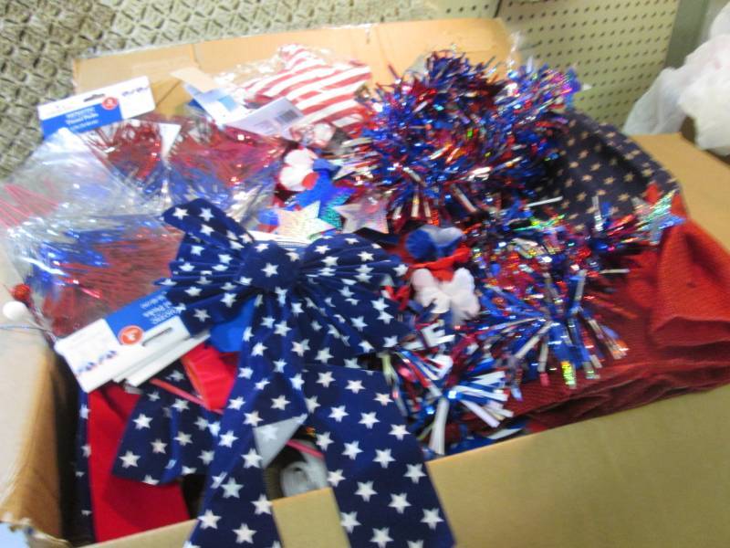 lot 80 image: Box Full of Patriotic Decor  BR2...