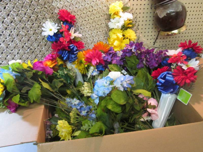 lot 81 image: Box Full of Assorted Fake Flowers  ...