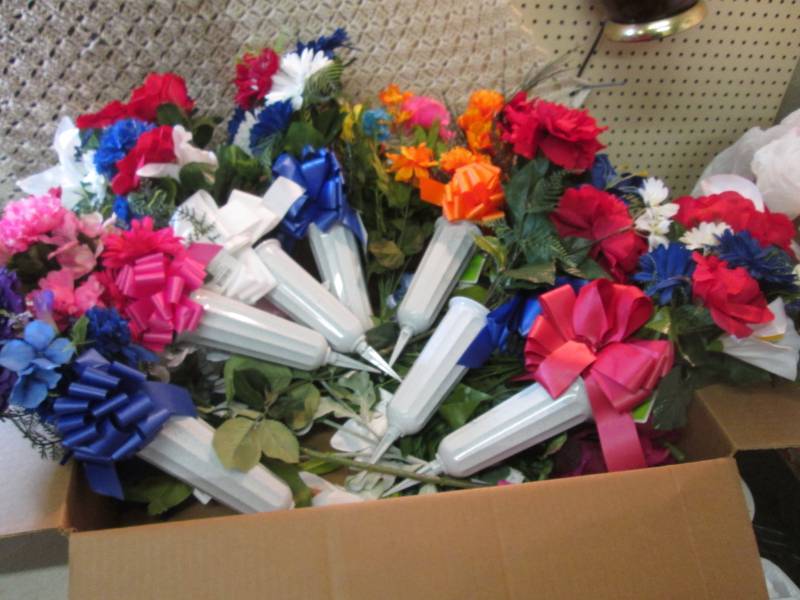lot 82 image: Box Full of Assorted Fake Flowers  ...