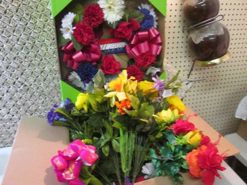 lot 86 image: Box Full of Assorted Fake Flowers  ...
