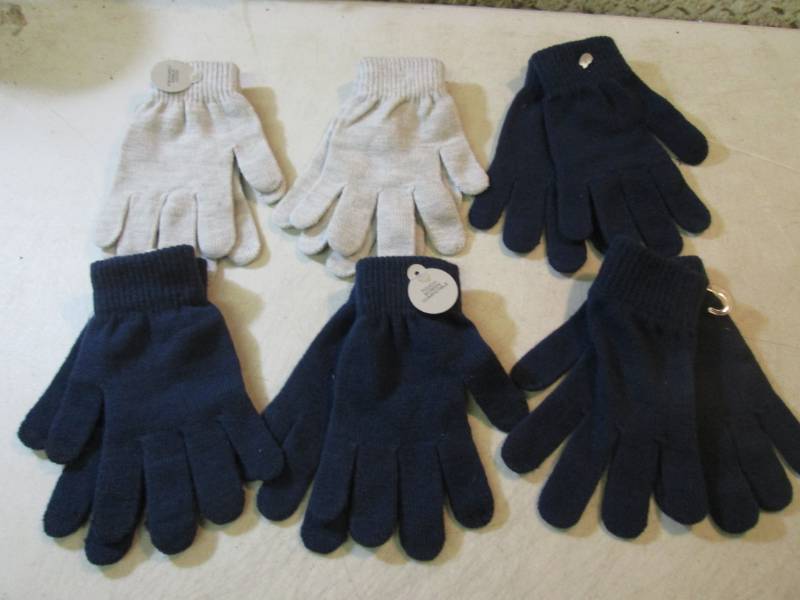 lot 105 image: 6 Pair of Stretch Gloves New  RM3...