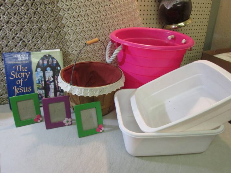 lot 156 image: Lot of Misc Containers Etc  CS...