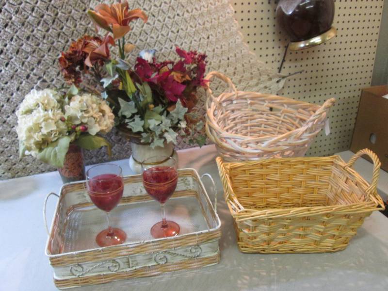lot 157 image: Baskets Fake Flowers Etc  RMC...