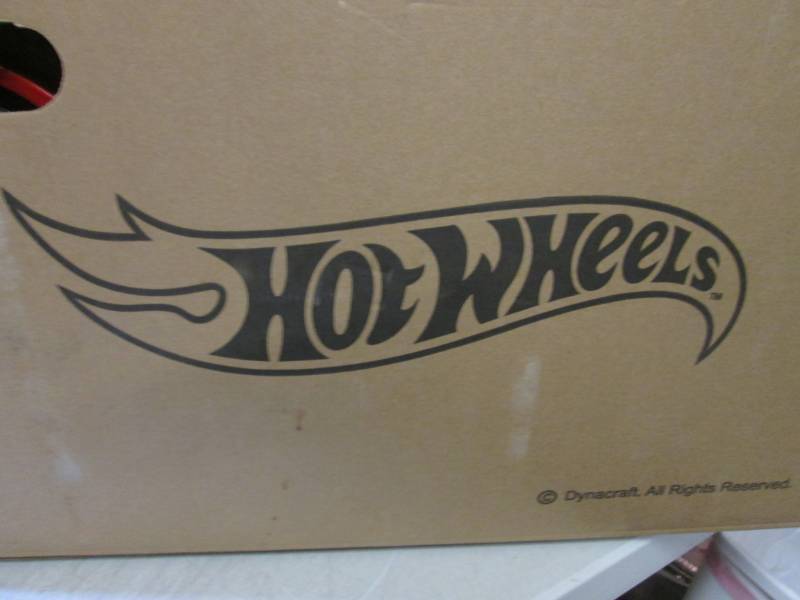 lot 241 image: 16 Boys Hot Wheels Bicycle Open Bo...