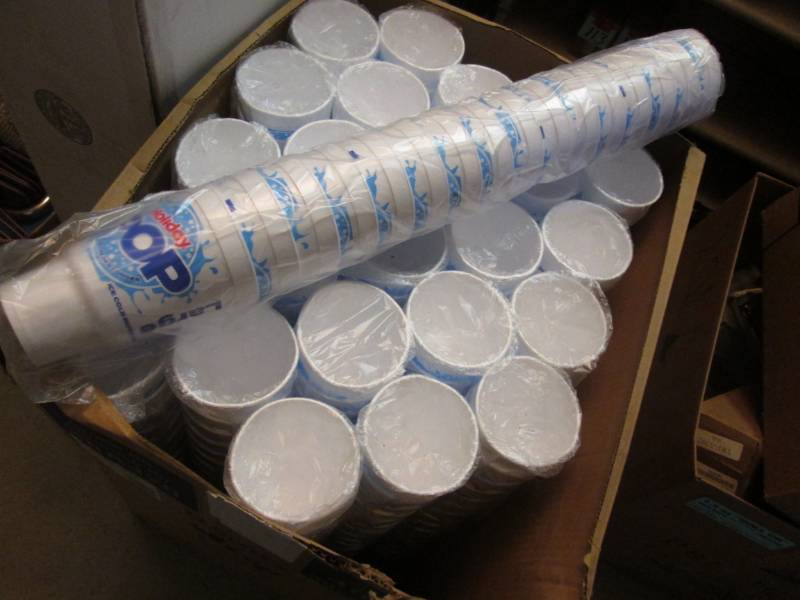 lot 246 image: Case of 400 30 ounce Hot or Cold In...