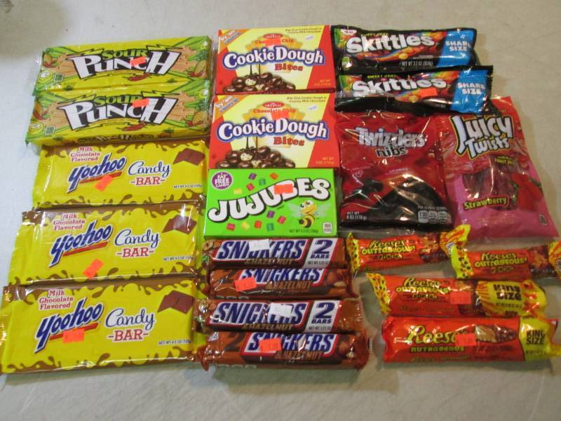 lot 270 image: Lot of Assorted Candy  B-1...