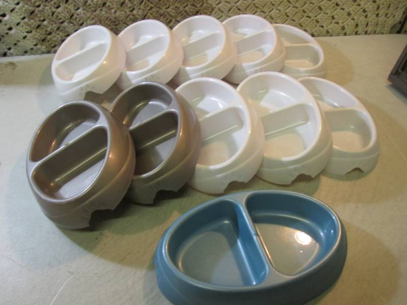 lot 273 image: Lot of 11 Small Divided Dog Bowls  ...