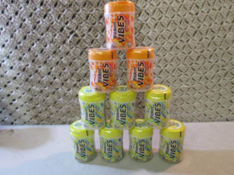 lot 275 image: Lot of Assorted Trident Vibes Gum  ...