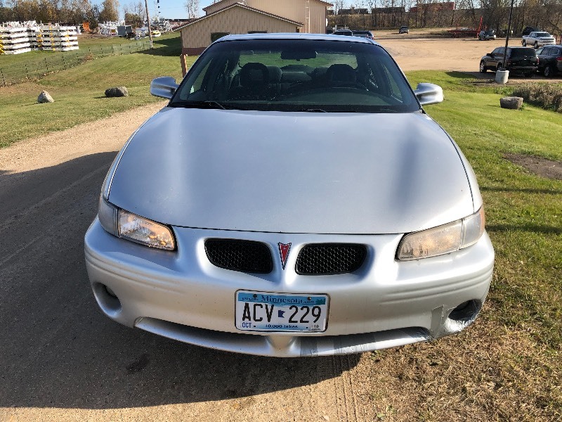 2002 Pontiac Grand Prix SE -No Reserve-