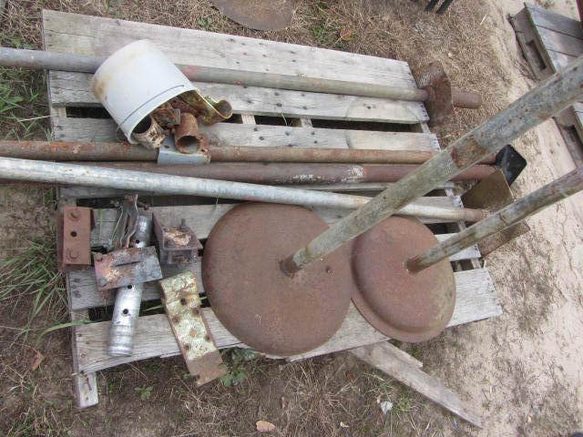 lot 48 image: Dock Post & Parts
