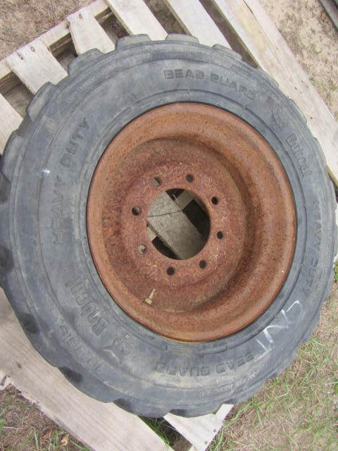 lot 59 image: Bobcat Tire